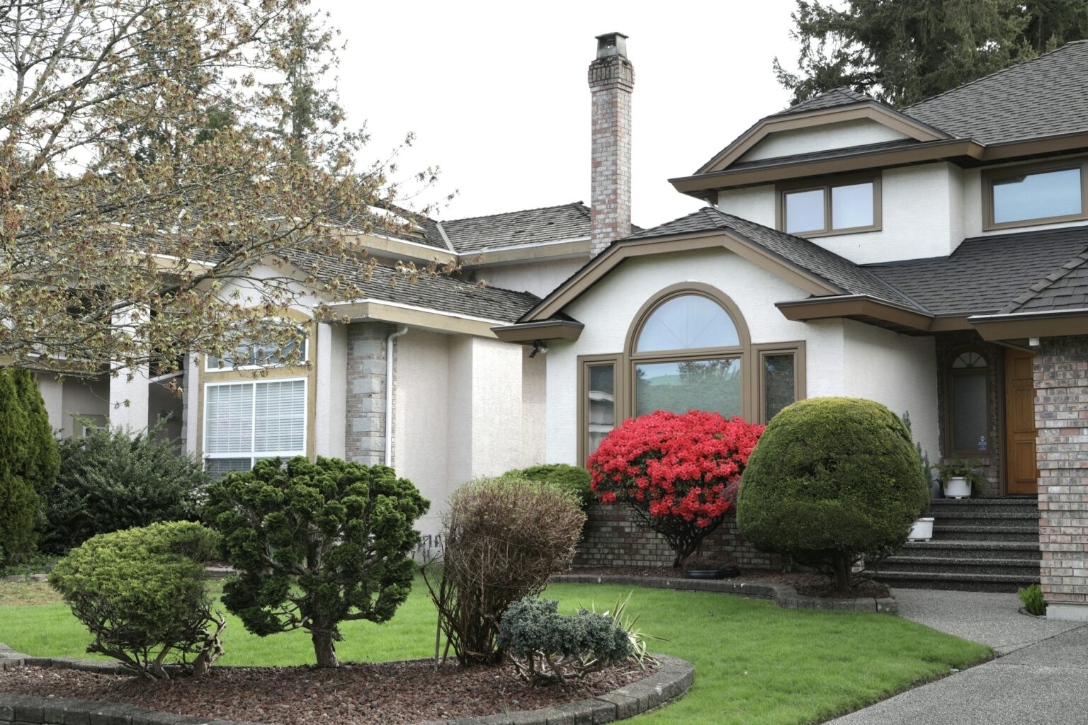 Rental home with maintained lawn and exterior meeting HOA compliance standards in Boise